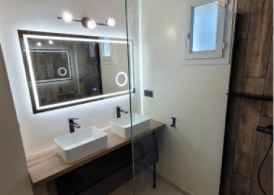 Salle de bain moderne.